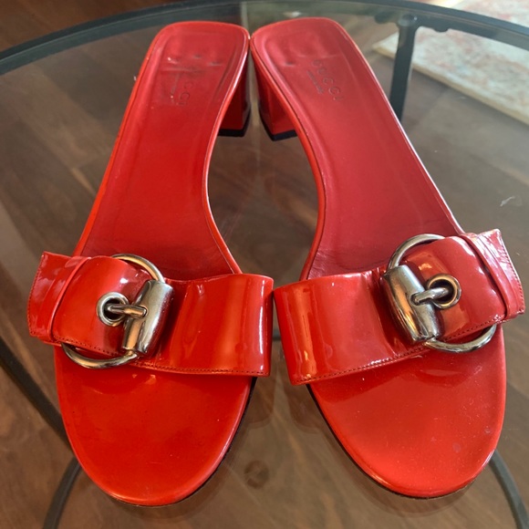 gucci patent leather sandal